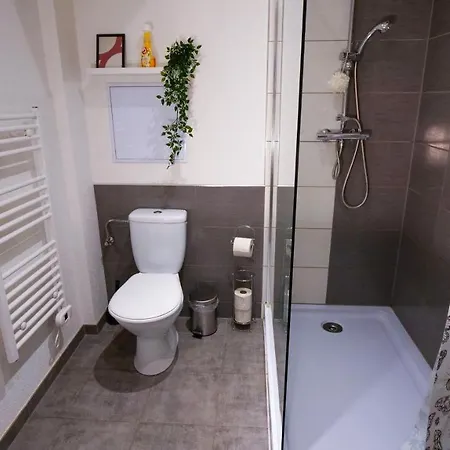 # Le 4 # Tres Beau T3 Neuf, Confort, Centre Apartment